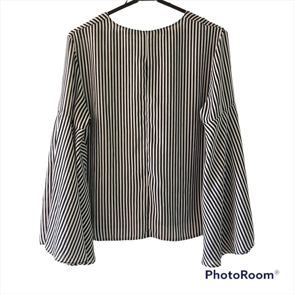 ANOTHER STORY flutter bell sleeve lightweight blouse. Lace up Boho. B&W Medium - Picture 6 of 10